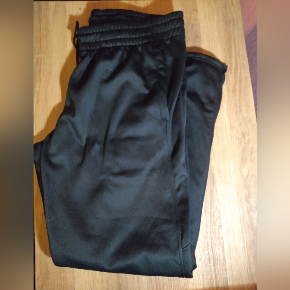 New w tags Under Armour joggers